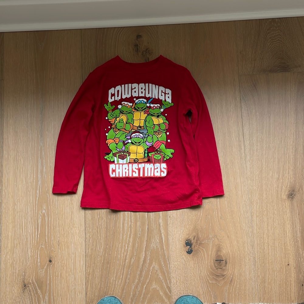 Old Navy Teenage Mutant Ninja Turtles Christmas tee size small (6-7)